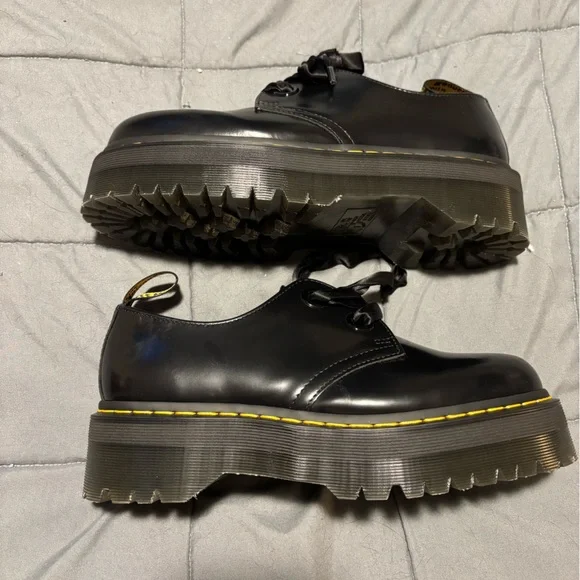 DR. MARTENS Women’s Black Leather Holly Platform Loafer Shoes Size 10 - Picture 8 of 9